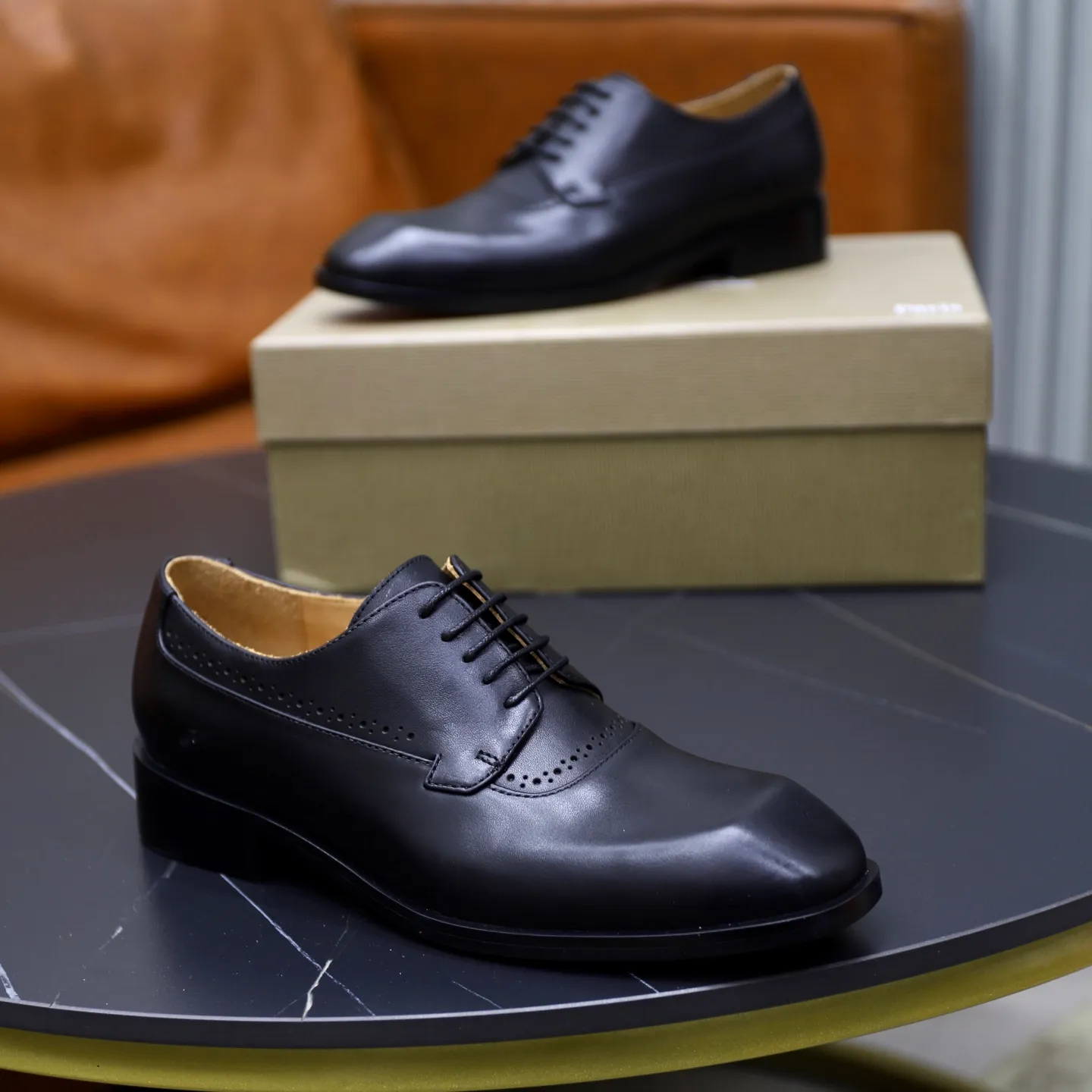 Ex-factory price: 680💰Christia*.Loubouti*🆑High-end men’s business formal leather shoes｜Classic red sole shoes｜Original imported first-layer cowhide｜Water-dyed cowhide lining｜Italian imported red rubber outsole｜High-end luxury｜Perfect interpretation of fashion, sunshine, style, suitable for various occasions Size: 38-44 (customized for 45, 46, 47)